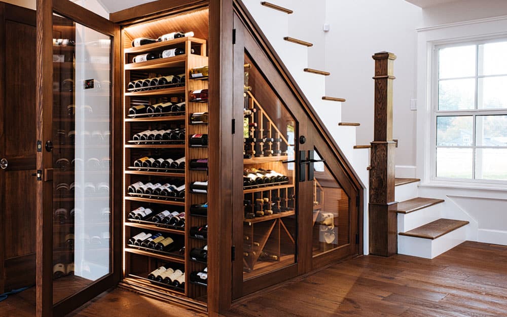 Tủ rượu gầm cầu thang giúp tối ưu không gian sống hiện đại
