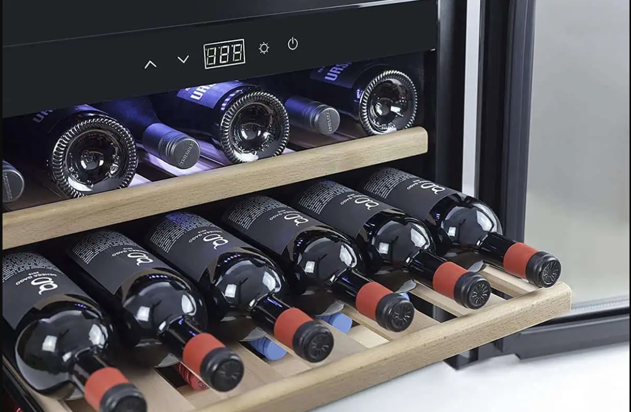 Mẫu tủ bảo quản rượu vang WineSafe 18 EB Black - 627